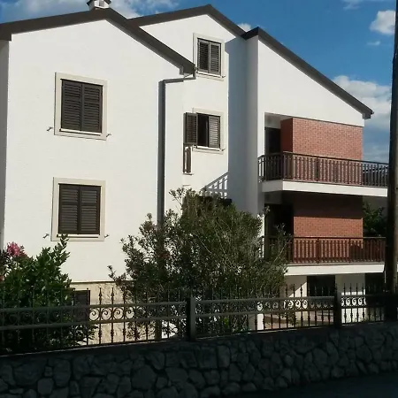 Two-bedroom In Iv شقة