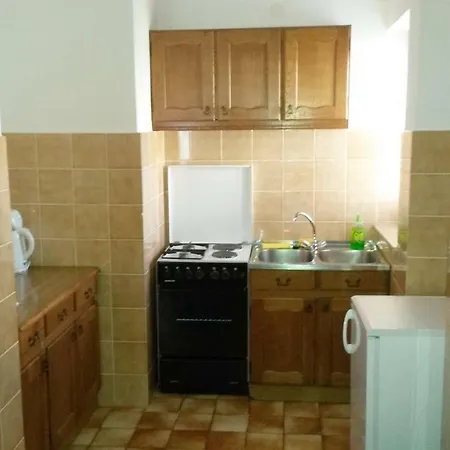 Two-bedroom In Iv شقة *